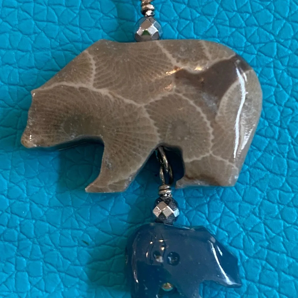 Petoskey Mama Bear Pendant and Baby Bear Earrings Set Silver with 18” Chain - Picture 4 of 9